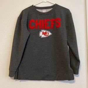 Size women’s small Kansas City Chiefs sweater. Excellent used condition!